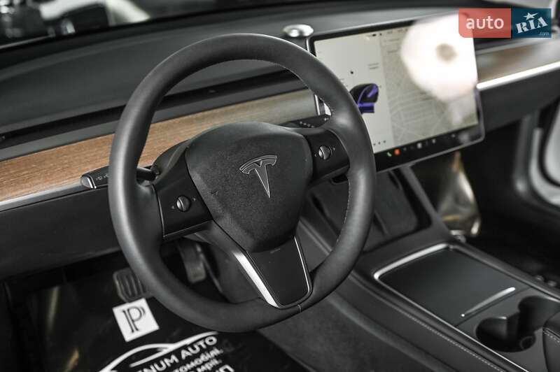 Седан Tesla Model 3 2023 в Одесі