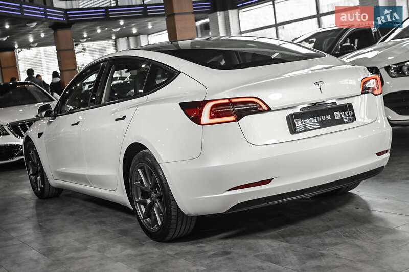 Седан Tesla Model 3 2023 в Одесі