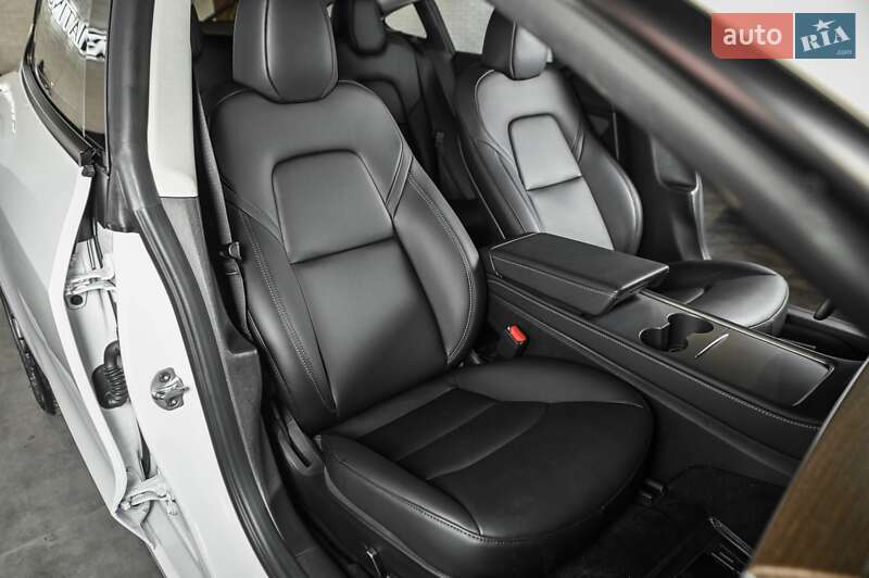 Седан Tesla Model 3 2023 в Одесі