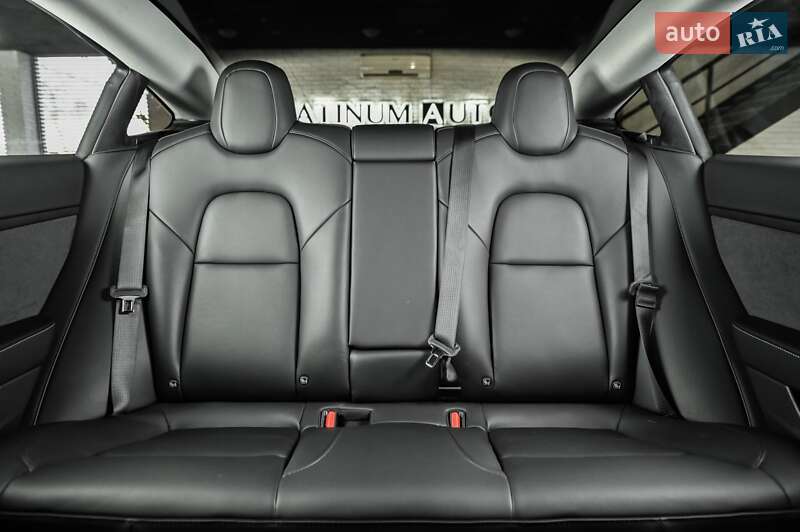 Седан Tesla Model 3 2023 в Одесі