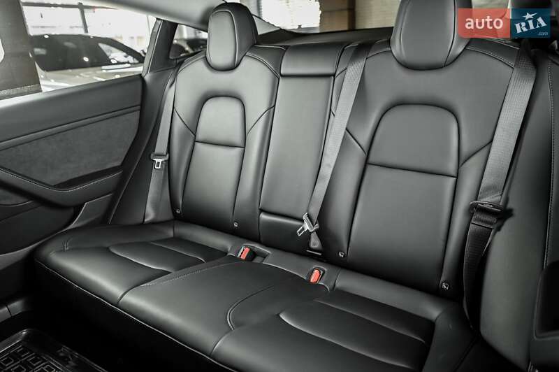 Седан Tesla Model 3 2023 в Одесі