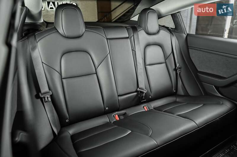 Седан Tesla Model 3 2023 в Одесі