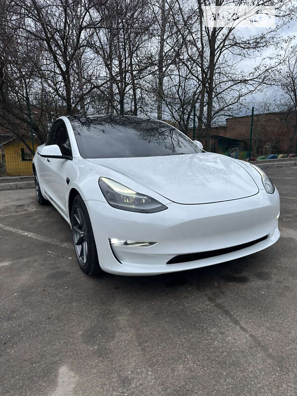 Седан Tesla Model 3 2022 в Києві