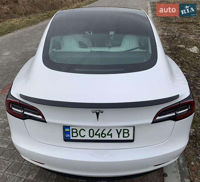 Седан Tesla Model 3 2019 в Львове