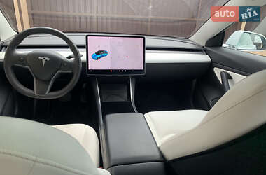 Седан Tesla Model 3 2019 в Львове