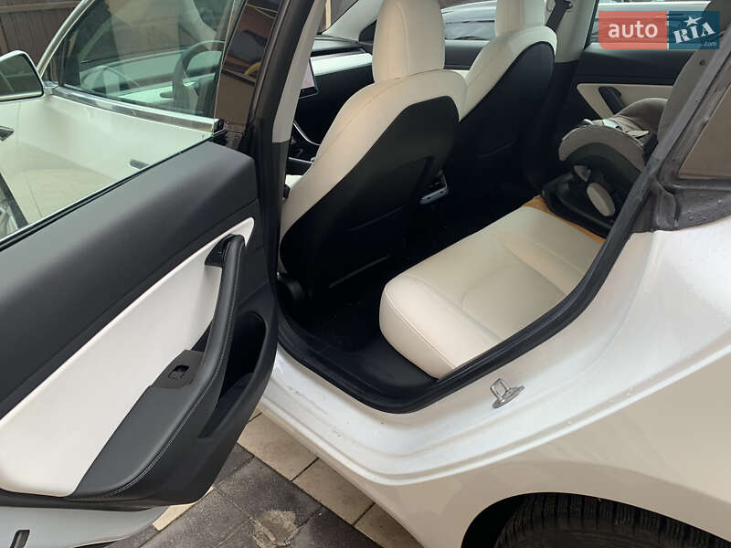 Седан Tesla Model 3 2019 в Львові фото 11 Седан Tesla Model 3 2019 в Львові