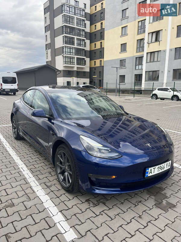 Седан Tesla Model 3 2021 в Ивано-Франковске