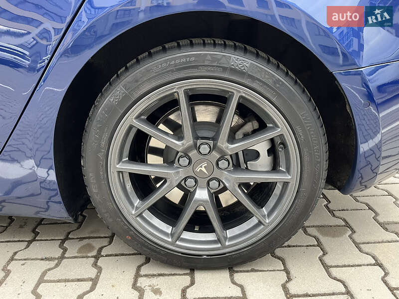 Седан Tesla Model 3 2021 в Ивано-Франковске