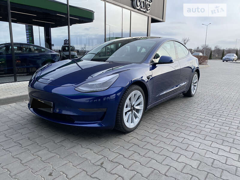 Седан Tesla Model 3 2022 в Умани
