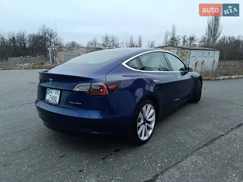 Седан Tesla Model 3 2020 в 