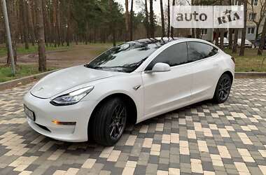 Седан Tesla Model 3 2020 в Славуті