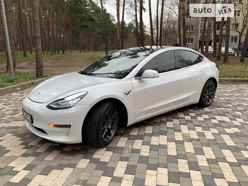 Седан Tesla Model 3 2020 в Славуте