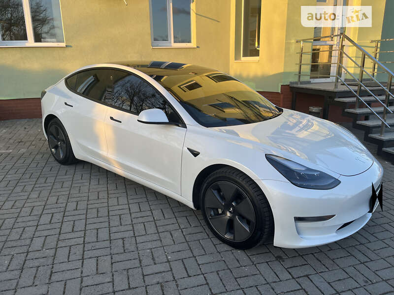 Седан Tesla Model 3 2021 в Луцке