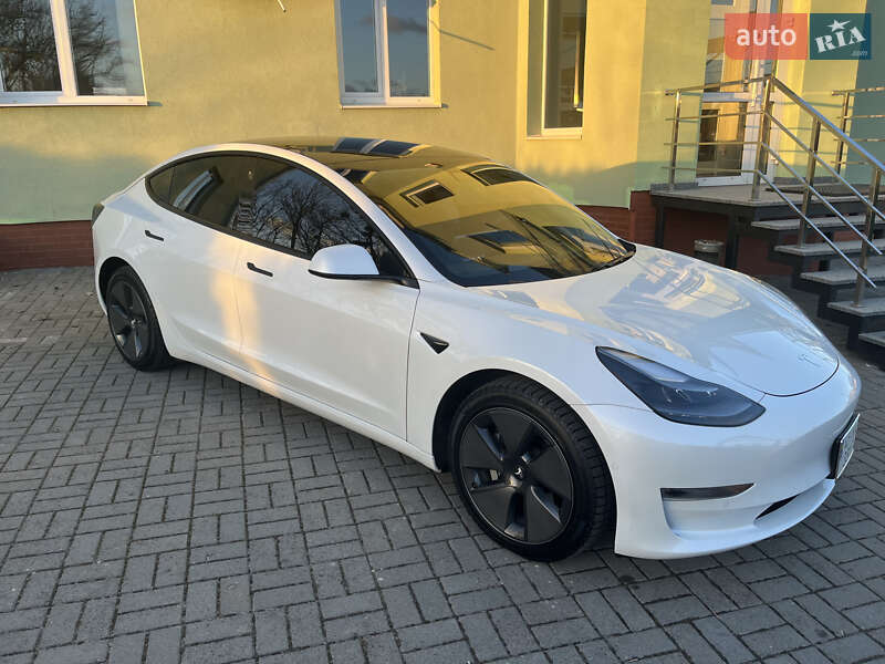 Седан Tesla Model 3 2021 в Луцке
