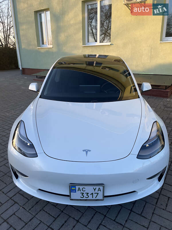 Седан Tesla Model 3 2021 в Луцке
