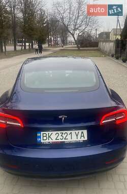 Седан Tesla Model 3 2019 в Ровно