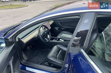Седан Tesla Model 3 2019 в Ровно