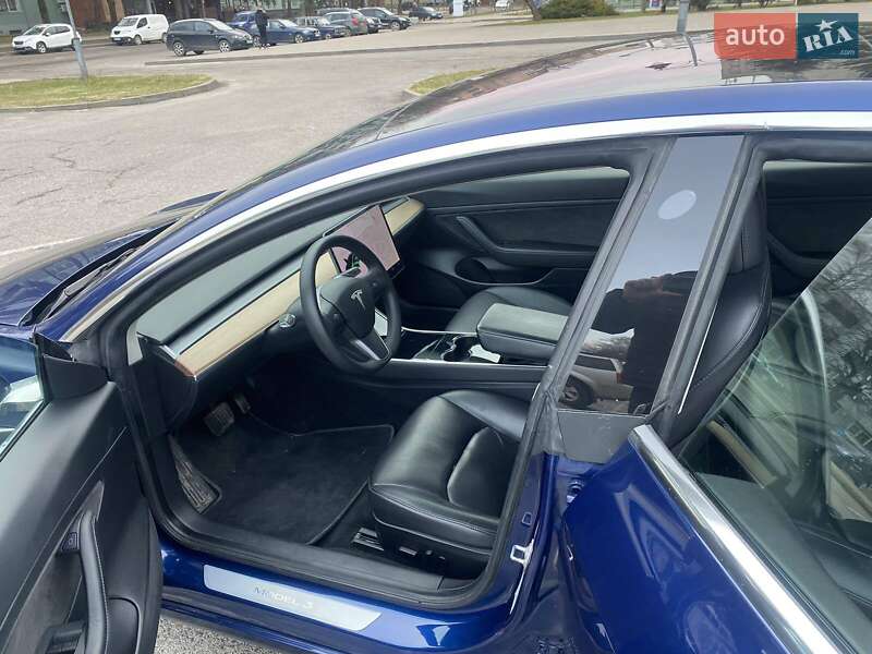 Седан Tesla Model 3 2019 в Рівному