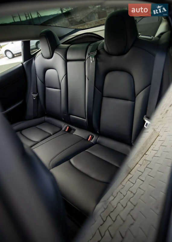 Седан Tesla Model 3 2022 в Виннице