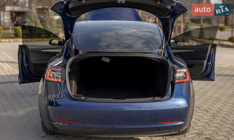 Седан Tesla Model 3 2022 в Виннице