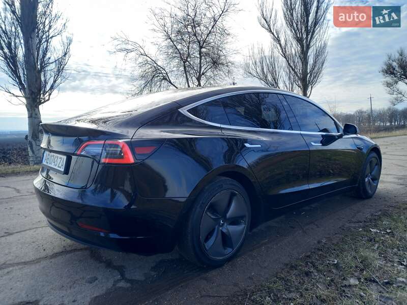 Седан Tesla Model 3 2018 в Дніпрі