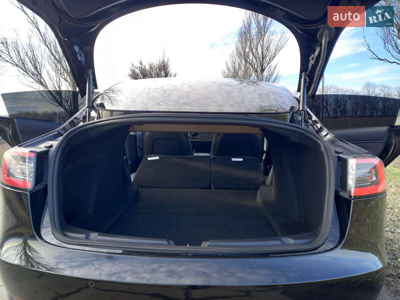 Седан Tesla Model 3 2018 в Дніпрі