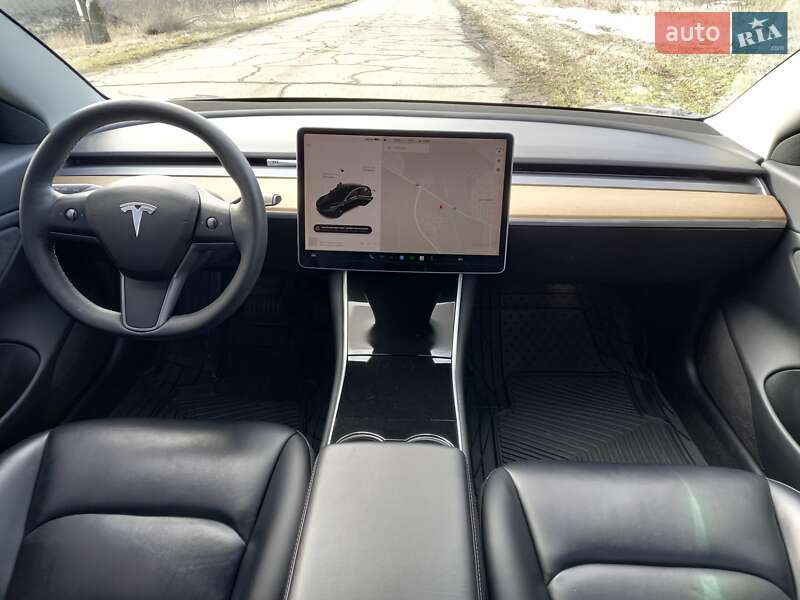 Седан Tesla Model 3 2018 в Дніпрі
