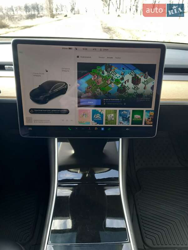 Седан Tesla Model 3 2018 в Дніпрі