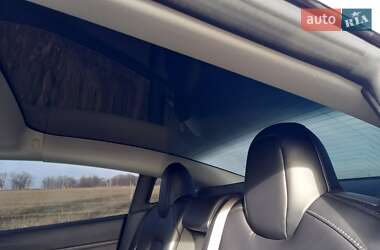 Седан Tesla Model 3 2018 в Дніпрі