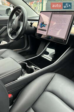 Седан Tesla Model 3 2018 в Львові