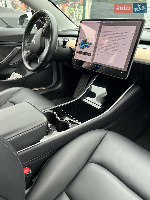Седан Tesla Model 3 2018 в Львові