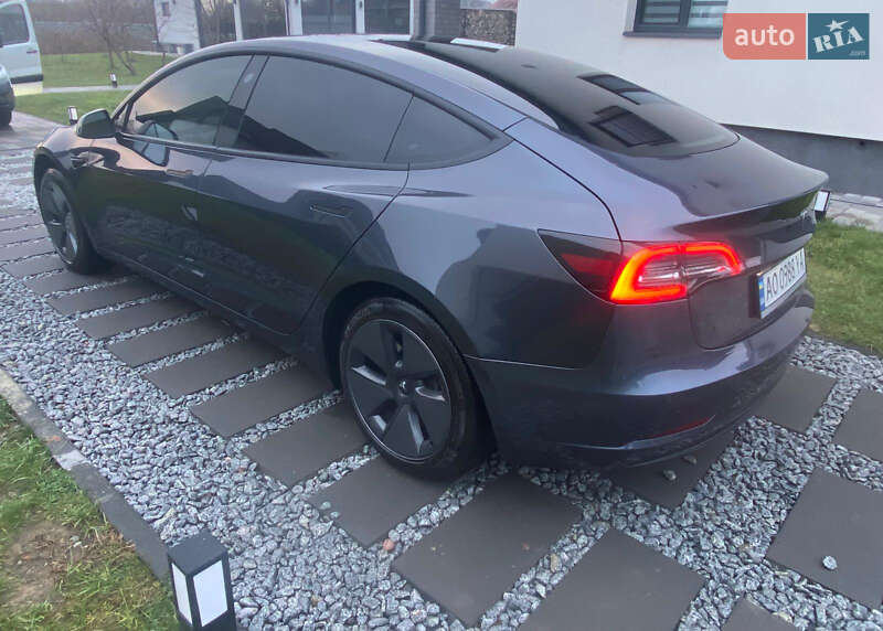 Седан Tesla Model 3 2021 в Ужгороді