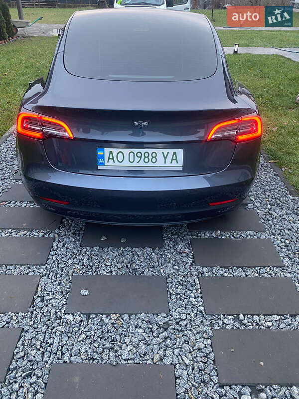 Седан Tesla Model 3 2021 в Ужгороді