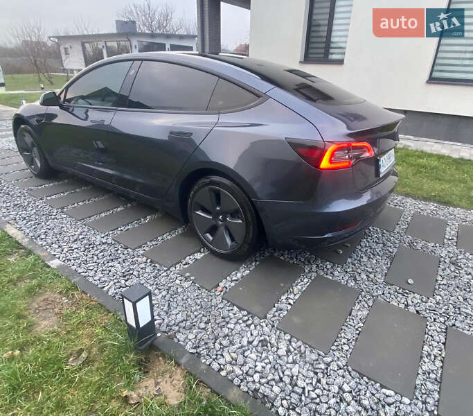 Седан Tesla Model 3 2021 в Ужгороді