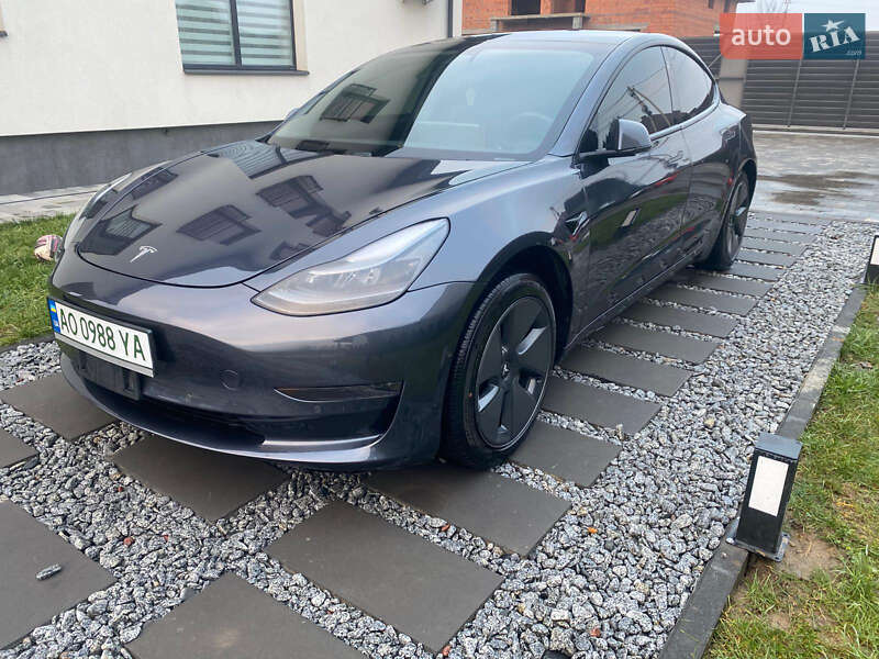Седан Tesla Model 3 2021 в Ужгороді