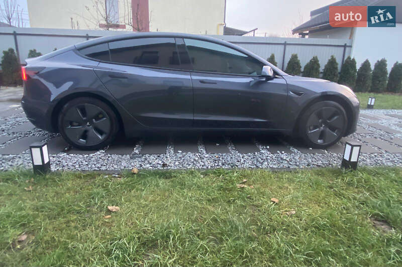 Седан Tesla Model 3 2021 в Ужгороді
