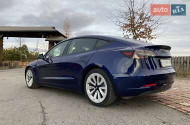 Седан Tesla Model 3 2023 в Чернівцях