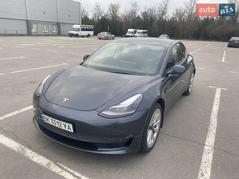 Tesla Model 3 2023