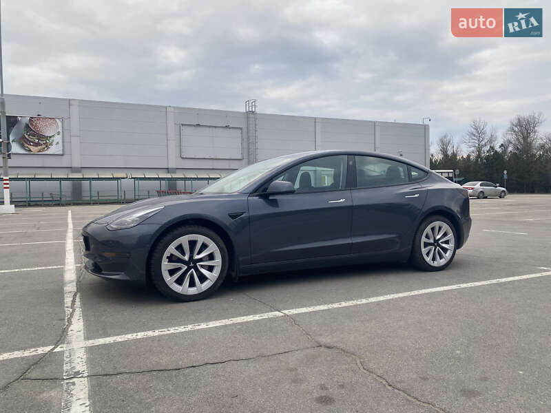 Седан Tesla Model 3 2023 в Дніпрі