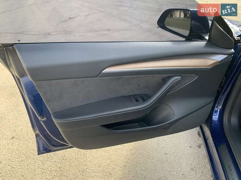 Седан Tesla Model 3 2022 в Кропивницькому
