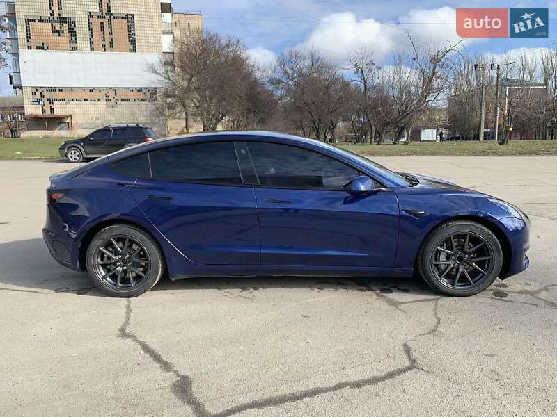 Седан Tesla Model 3 2022 в Кропивницькому