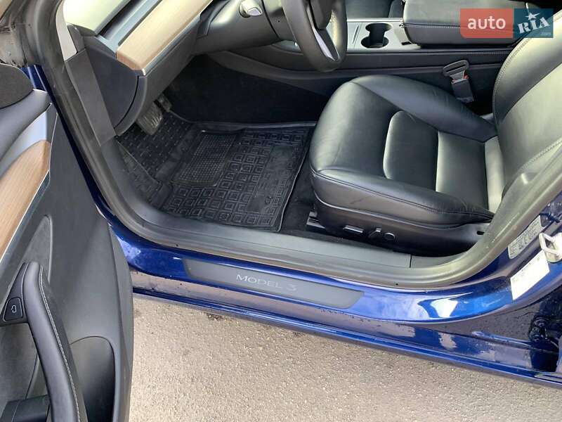 Седан Tesla Model 3 2022 в Кропивницькому