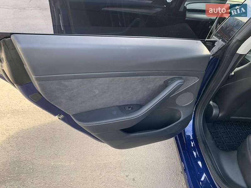 Седан Tesla Model 3 2022 в Кропивницькому