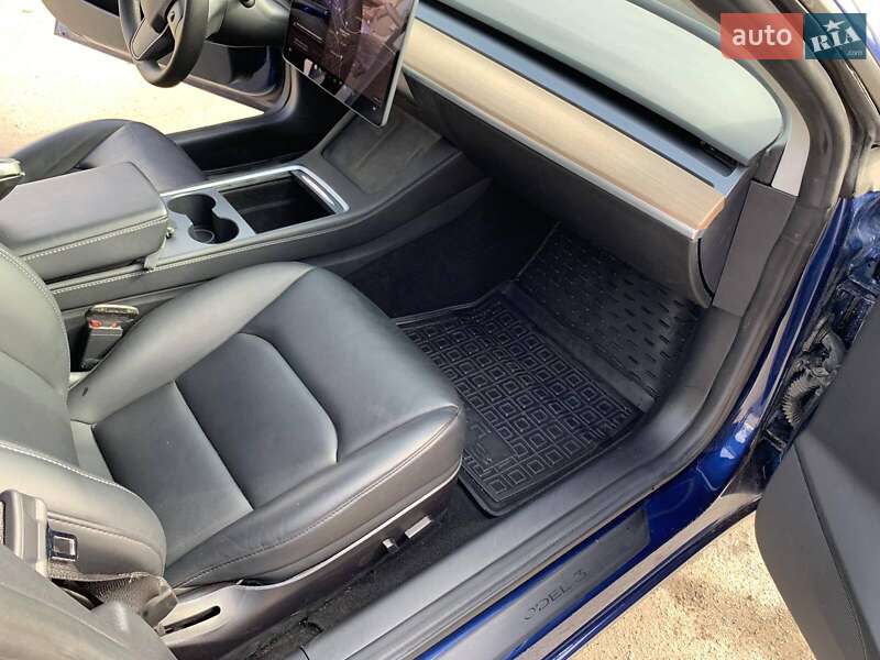 Седан Tesla Model 3 2022 в Кропивницькому