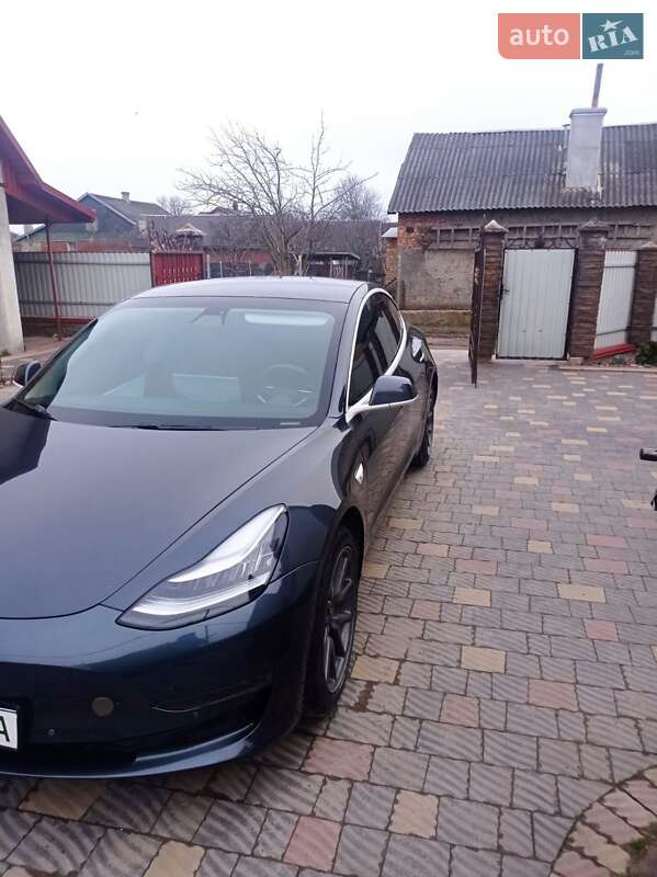 Седан Tesla Model 3 2018 в Львові