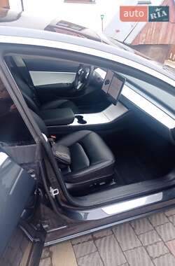 Седан Tesla Model 3 2018 в Львове