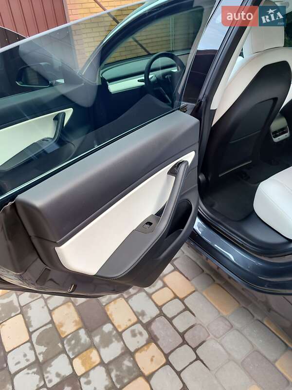 Седан Tesla Model 3 2019 в Запоріжжі
