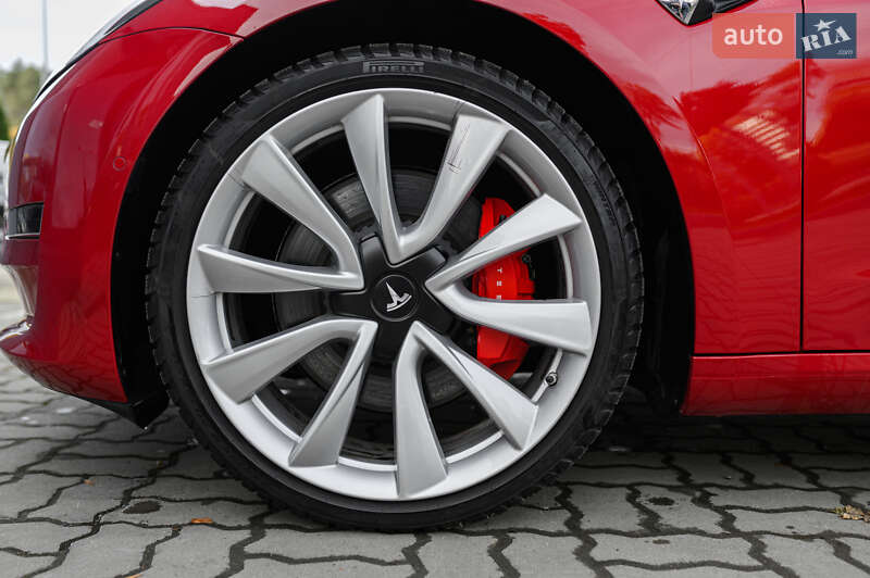 Седан Tesla Model 3 2019 в Львове