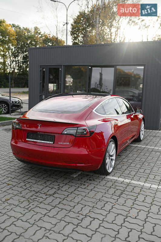 Седан Tesla Model 3 2019 в Львове