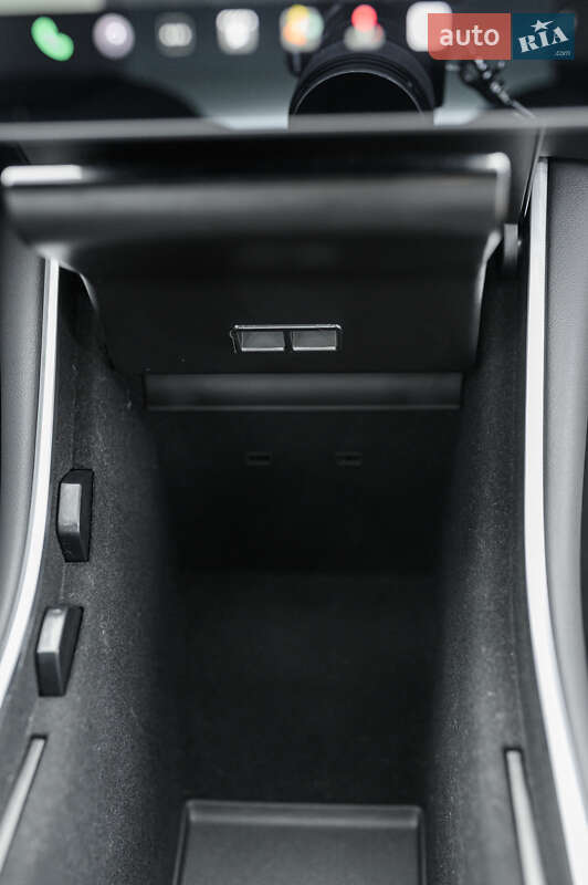 Седан Tesla Model 3 2019 в Львове